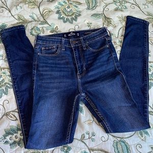 Selling Hollister Ultra High Rise Super Skinny jeans in color dark denim blue